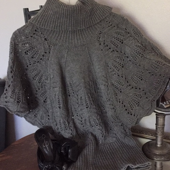 Charming Charlie Sweaters - 💥CLEARANCE💥🎉HP🎉CHARMING CHARLIE /Gray Knit Sweater/Scallop Edge